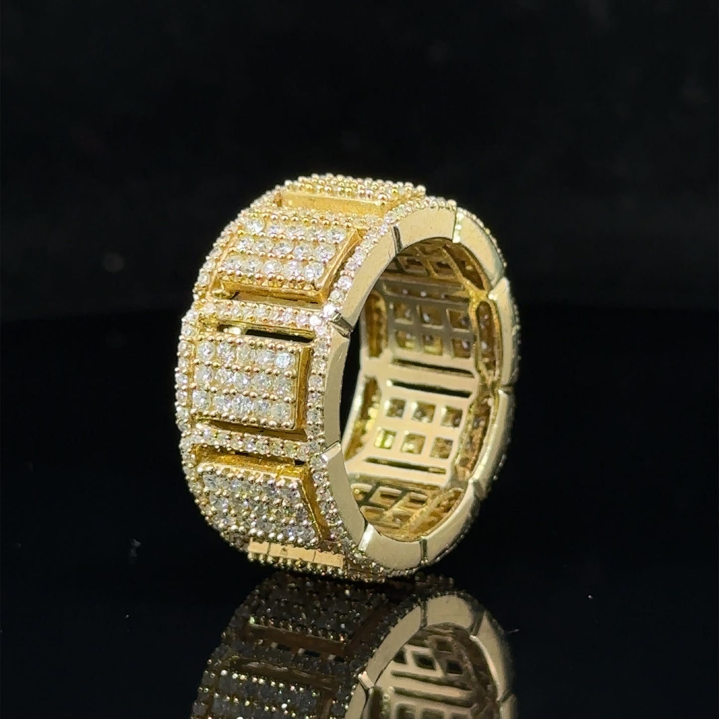14k yellow gold and diamond Men`s Ring