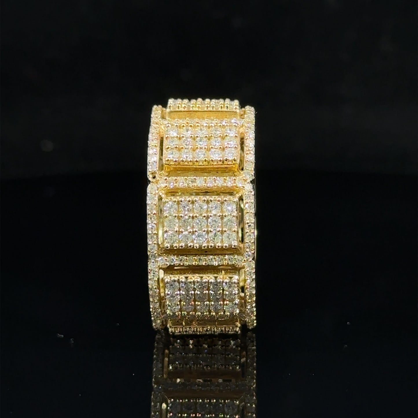 14k yellow gold and diamond Men`s Ring