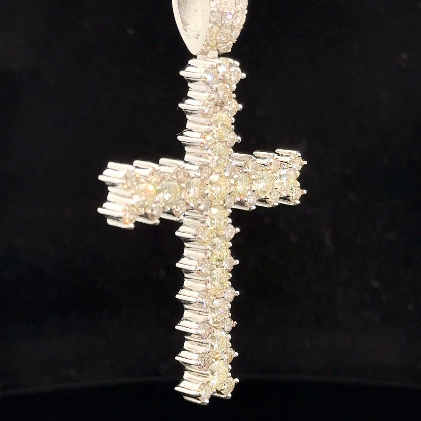 14k white gold and 7.50ct diamond Cross Pendant with round diamonds