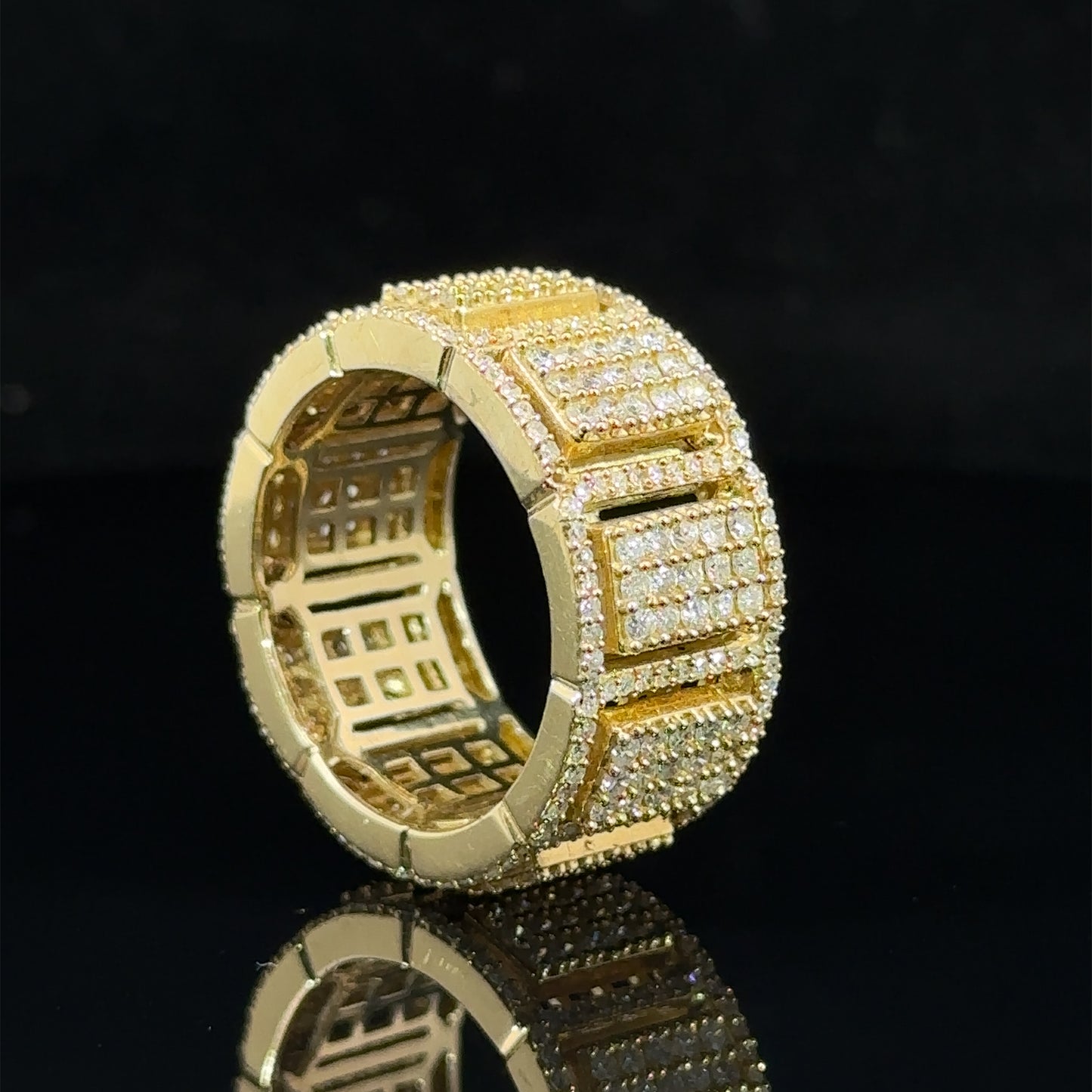 14k yellow gold and diamond Men`s Ring
