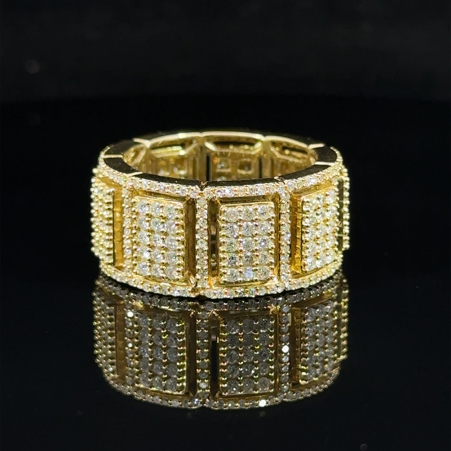 14k yellow gold and diamond Men`s Ring