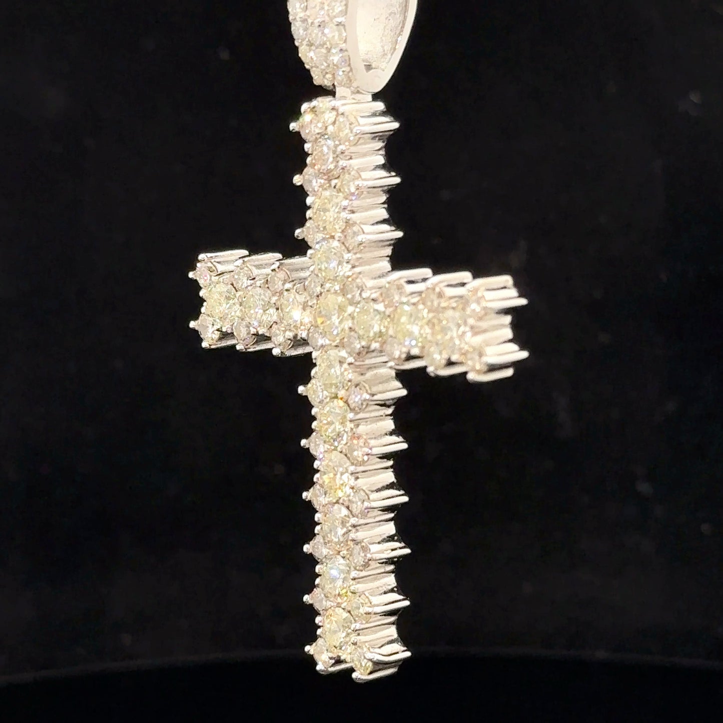 14k white gold and 7.50ct diamond Cross Pendant with round diamonds