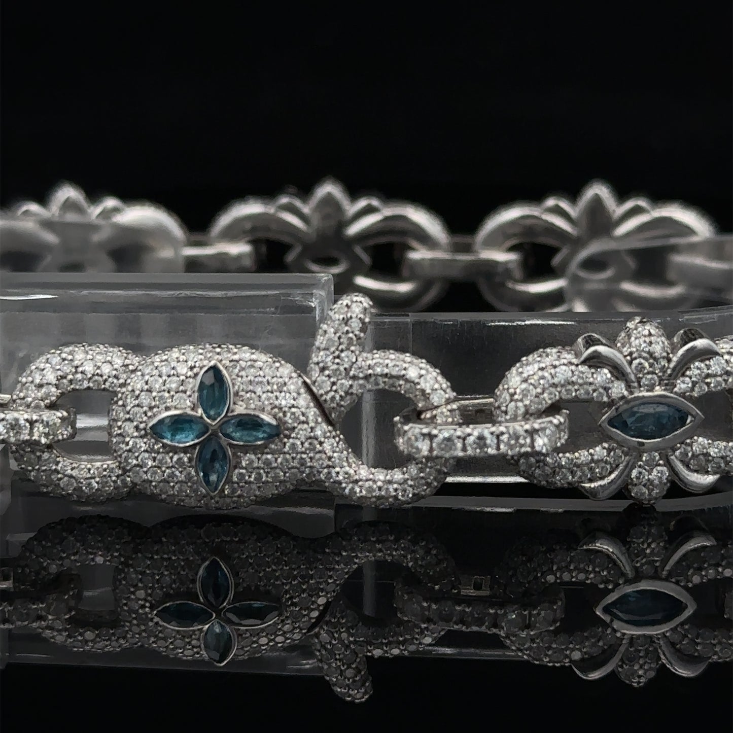 14k white gold and diamond Fancy Bracelet