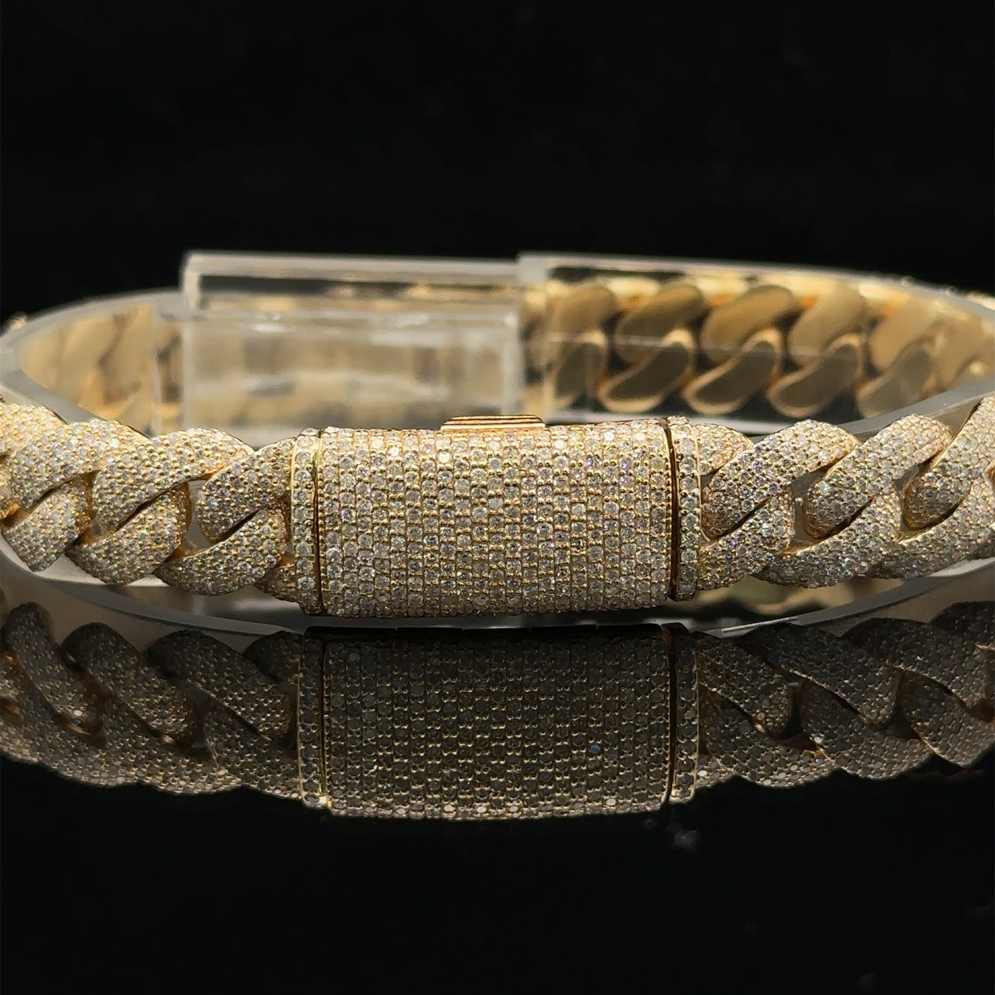 10k yellow gold and Diamond Pavé Cuban Bracelet