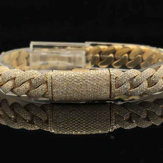 10k yellow gold and Diamond Pavé Cuban Bracelet