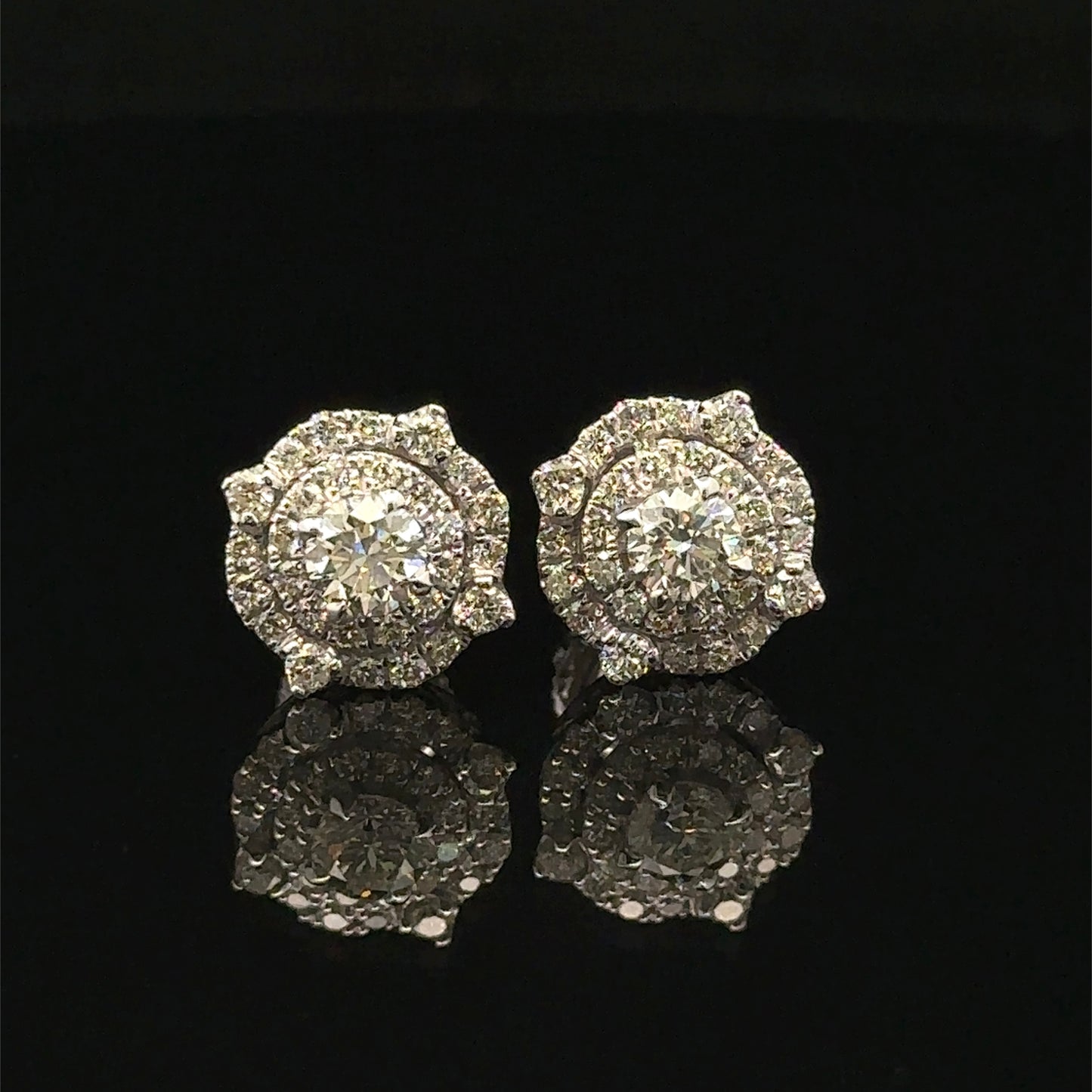 14K White Gold Diamond Stud Earrings – Elegant Sparkle