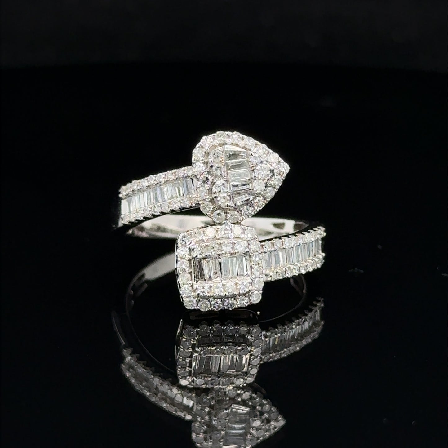 10k white gold and diamond Ring