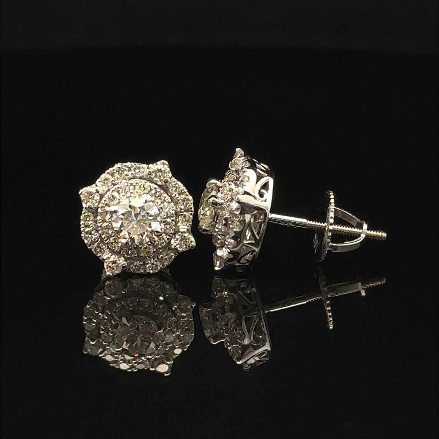 14K White Gold Diamond Stud Earrings – Elegant Sparkle