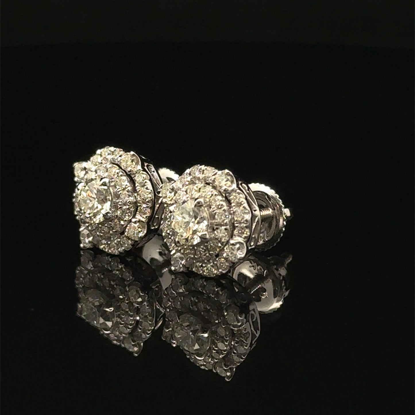 14K White Gold Diamond Stud Earrings – Elegant Sparkle