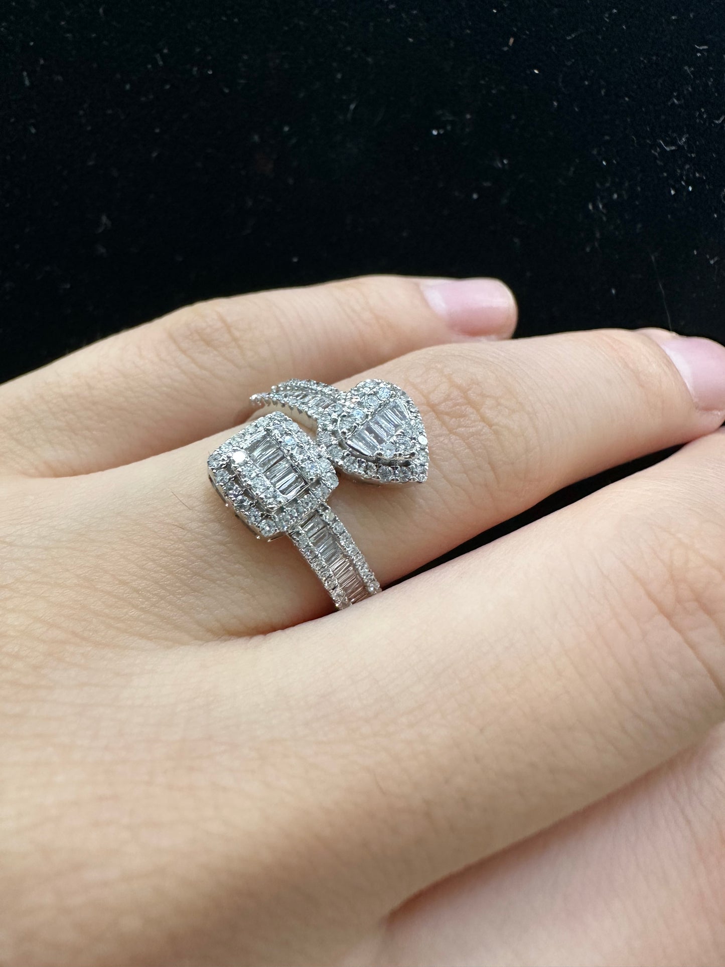 10k white gold and diamond Ring