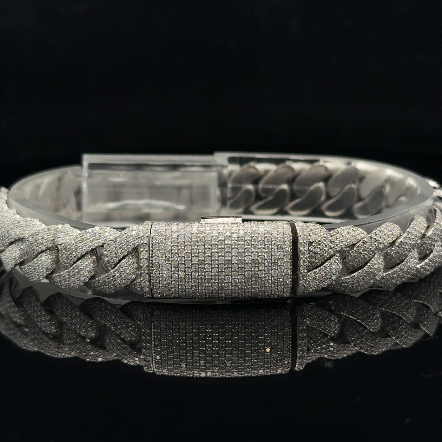 10k white gold and Diamond Pavé Cuban Bracelet