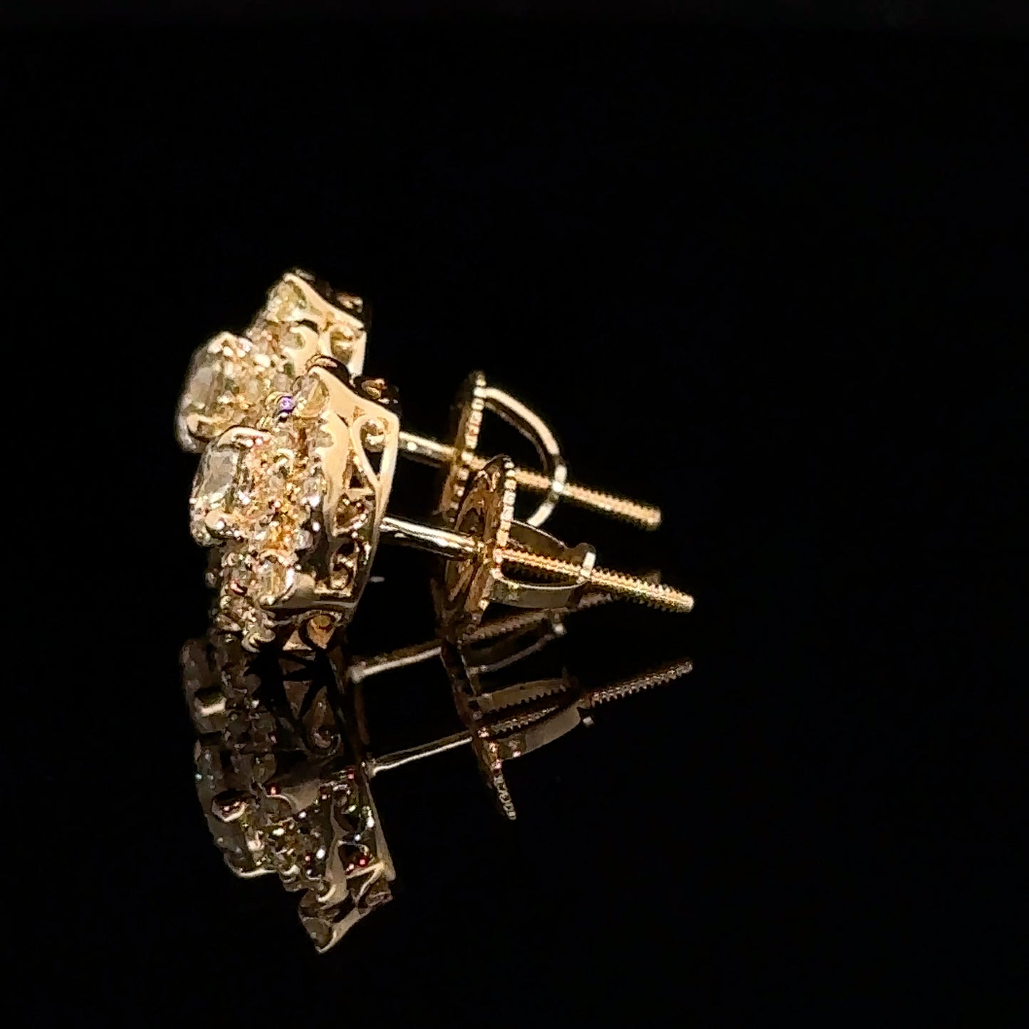 14K Yellow Gold Diamond Stud Earrings – Elegant Sparkle