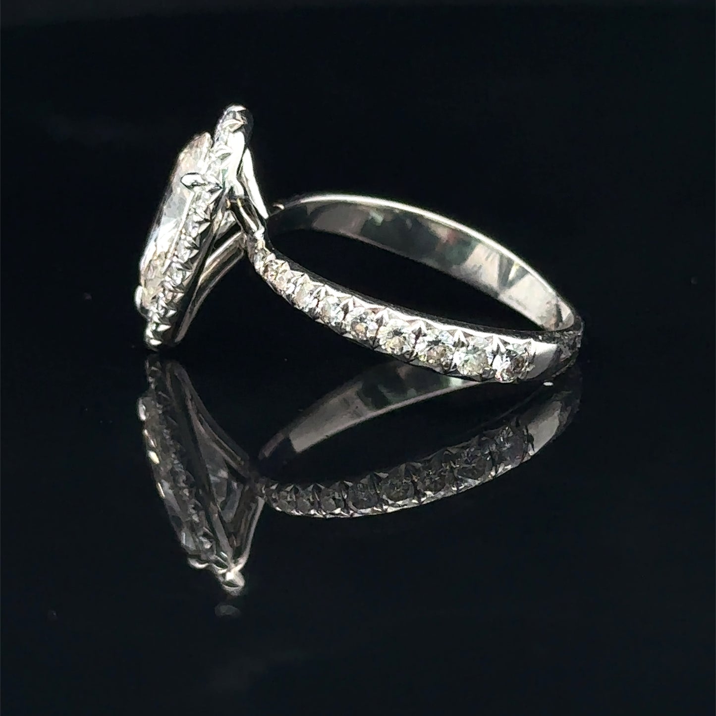 18k White Gold Pear Shaped Engagement Ring