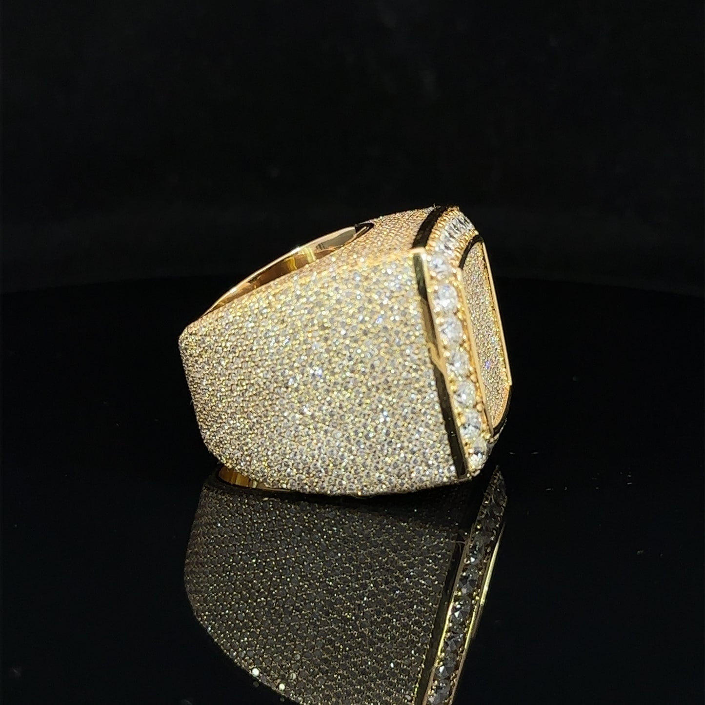 14k yellow gold and diamond Men`s Ring