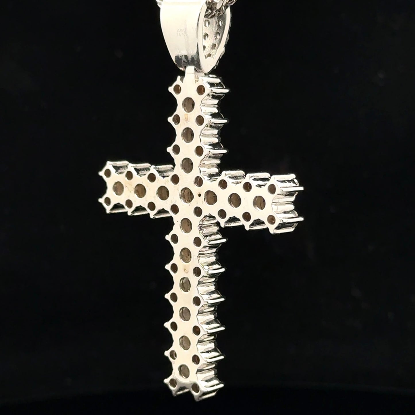 14k white gold and 7.50ct diamond Cross Pendant with round diamonds