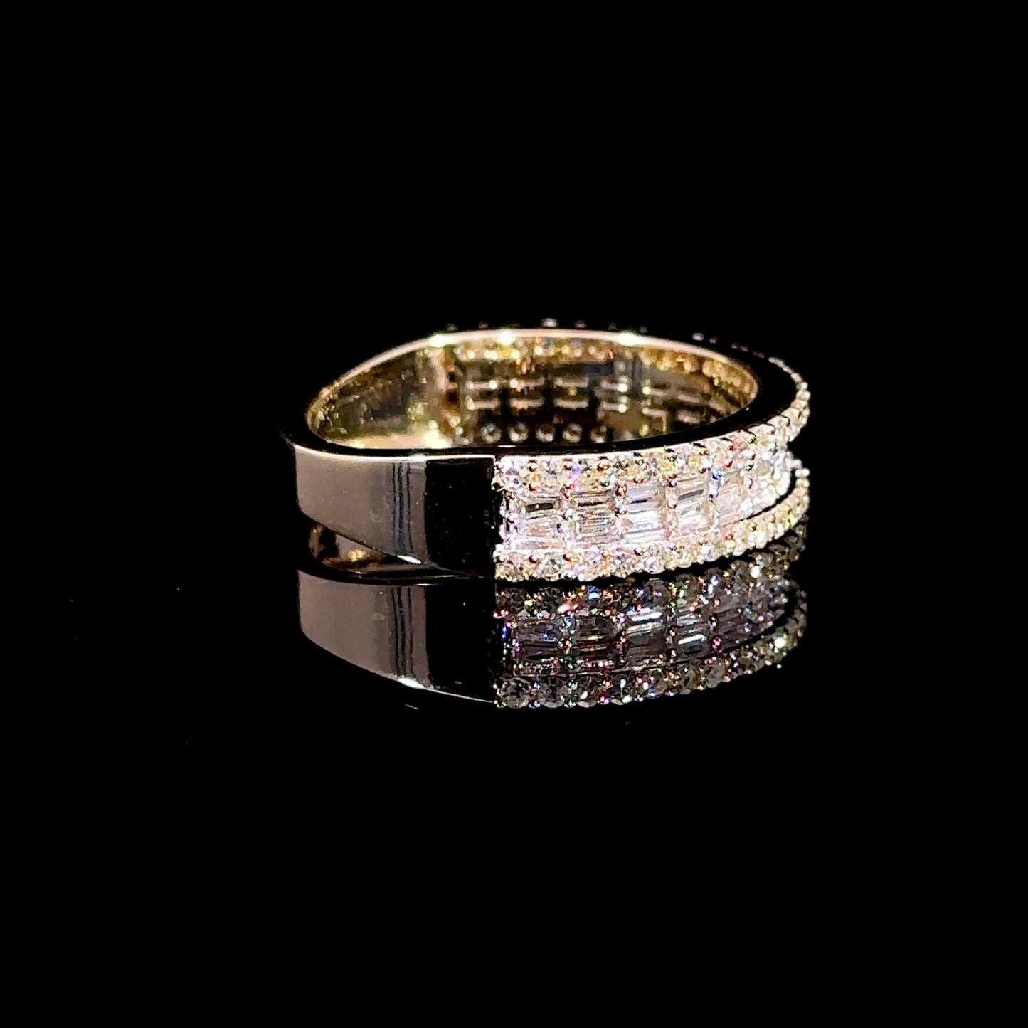 10k Yellow gold Band with Round and Baguettes Diamonds
