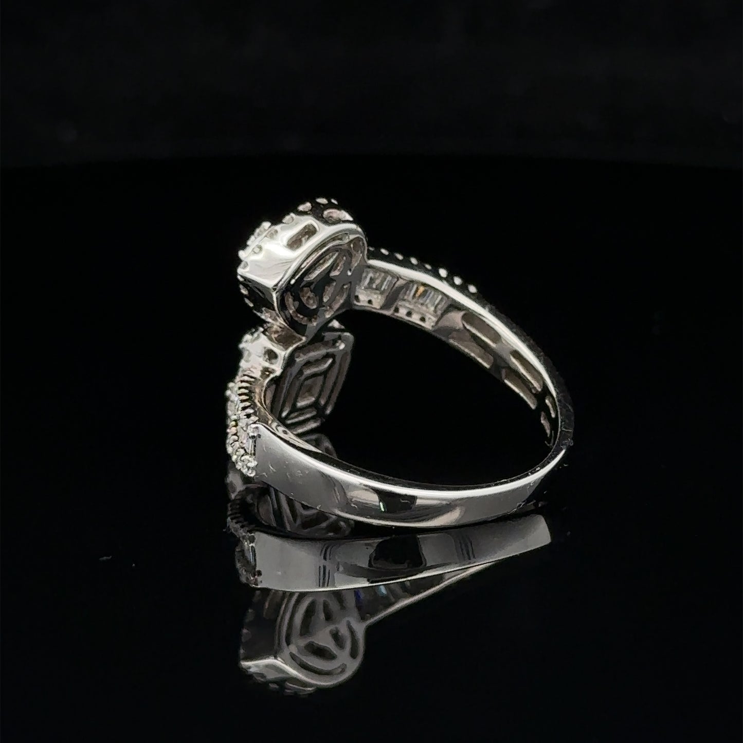 10k white gold and diamond Ring