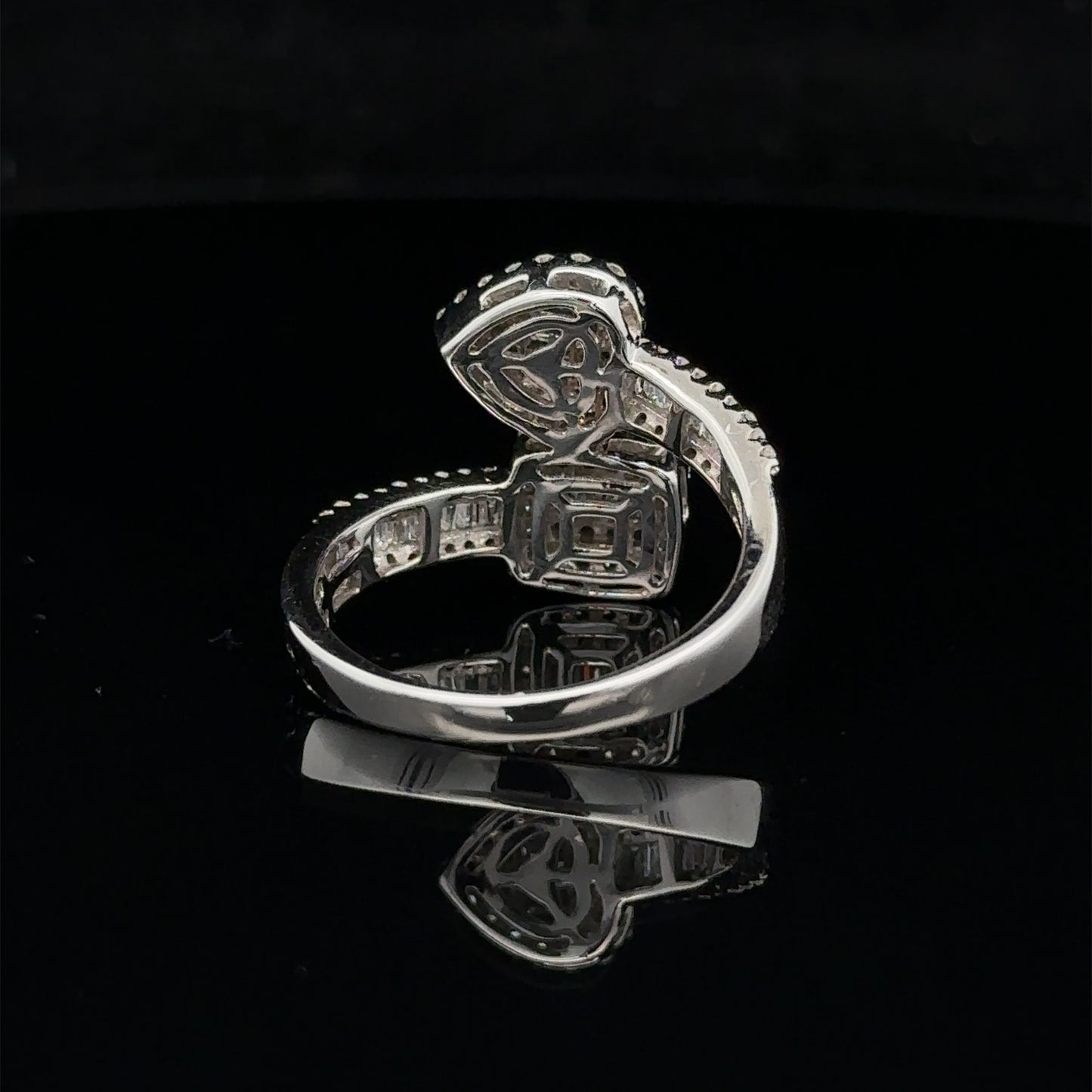 10k white gold and diamond Ring
