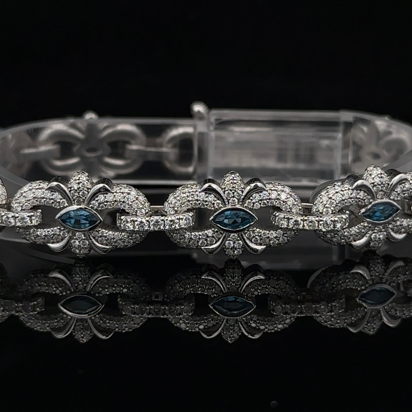 14k white gold and diamond Fancy Bracelet