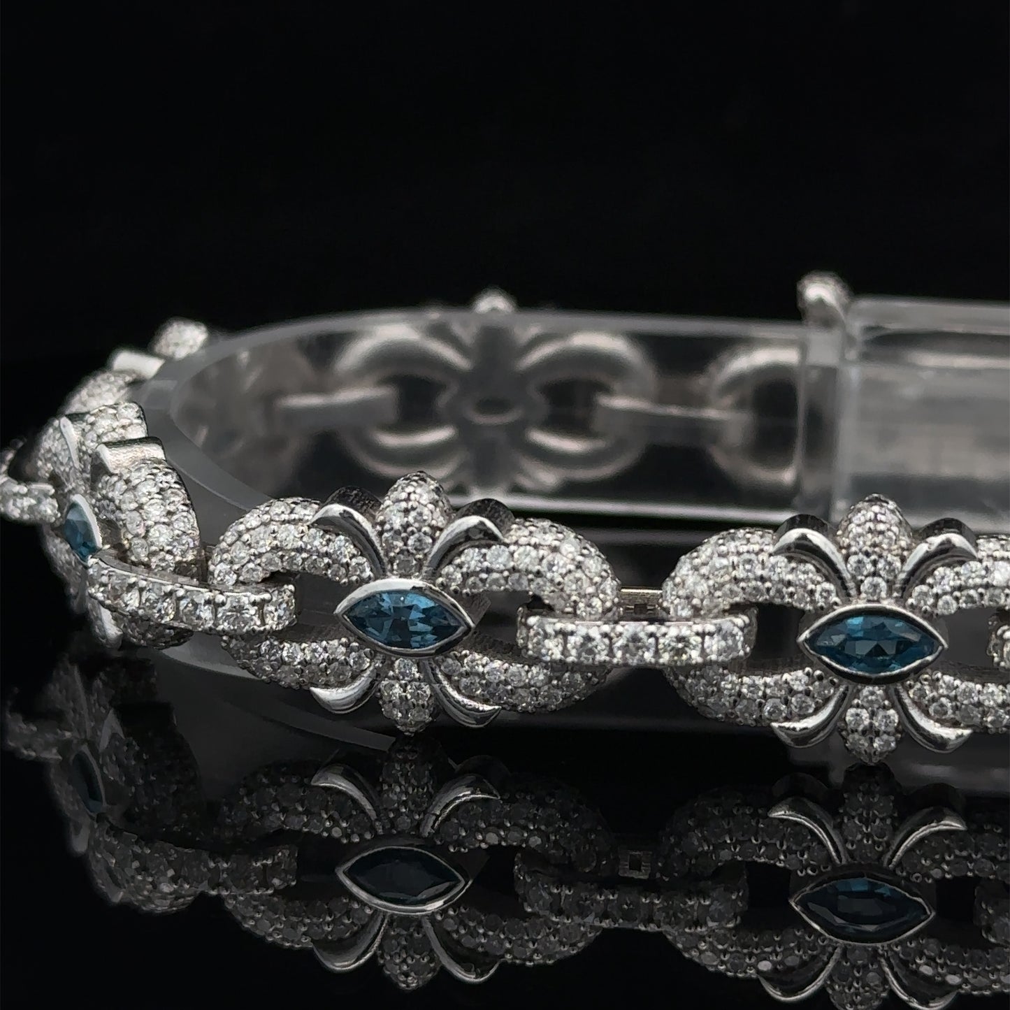 14k white gold and diamond Fancy Bracelet