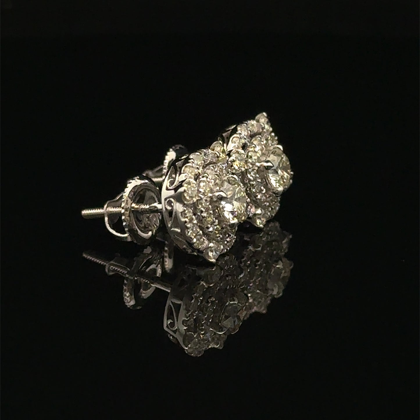 14K White Gold Diamond Stud Earrings – Elegant Sparkle