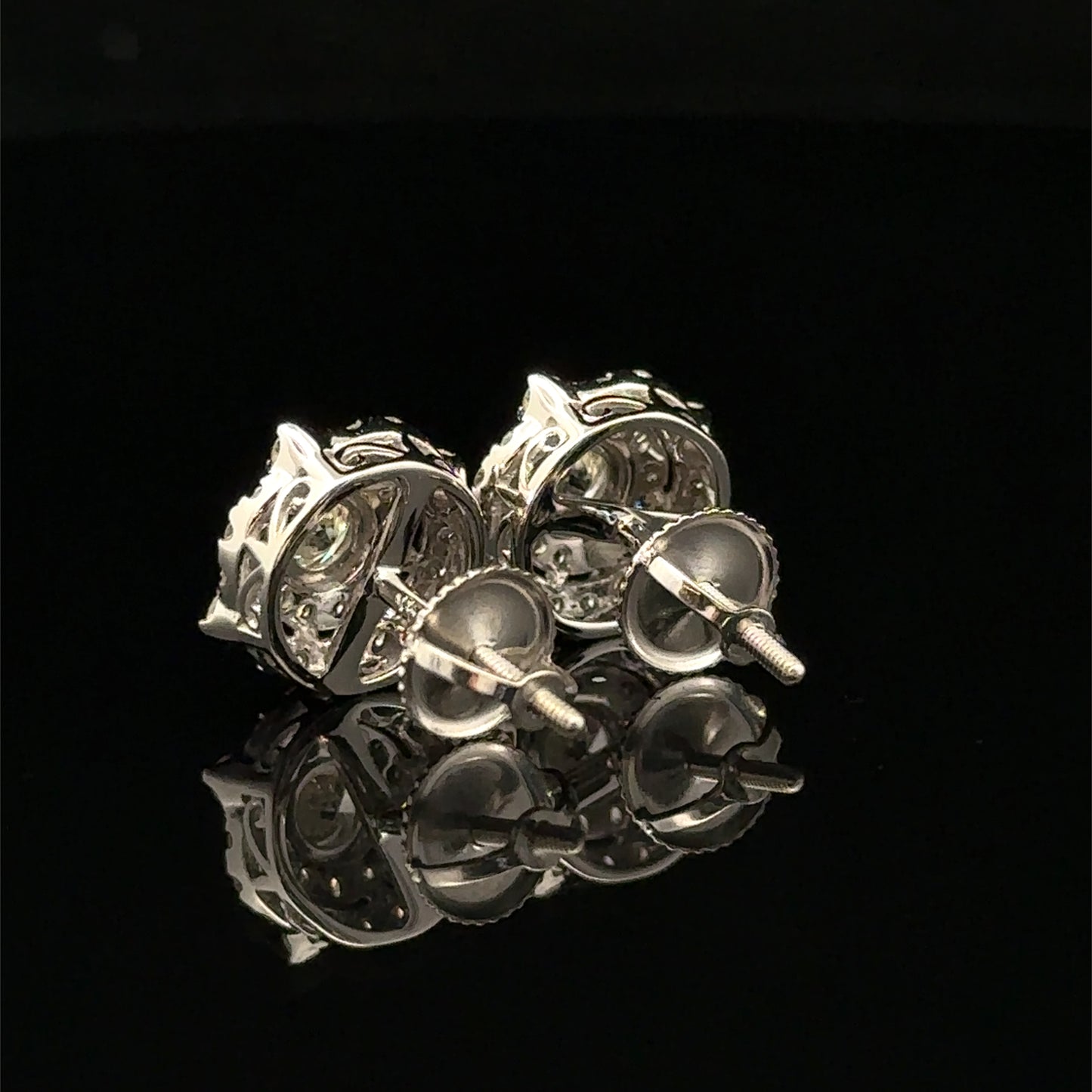 14K White Gold Diamond Stud Earrings – Elegant Sparkle