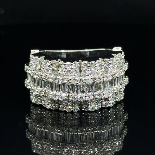 14k white gold Men`s Ring with Round and Baguettes Diamonds
