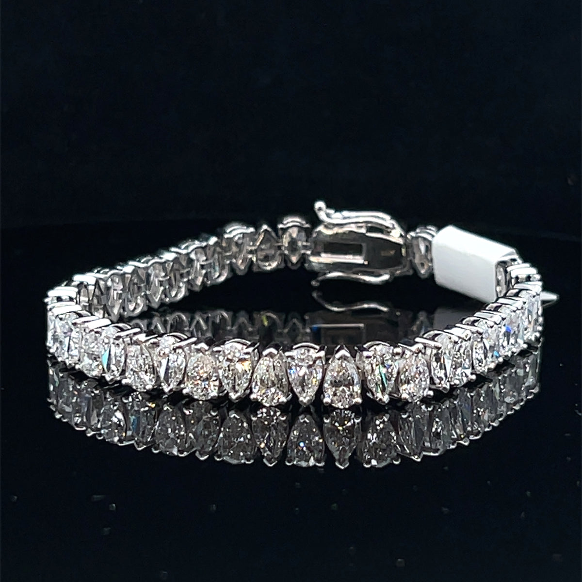 14k White Gold 18.68ct Pear Diamond Bracelet