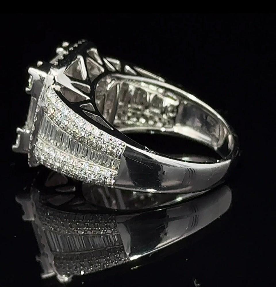 18k white gold Ring with Baguette and Round Diamonds