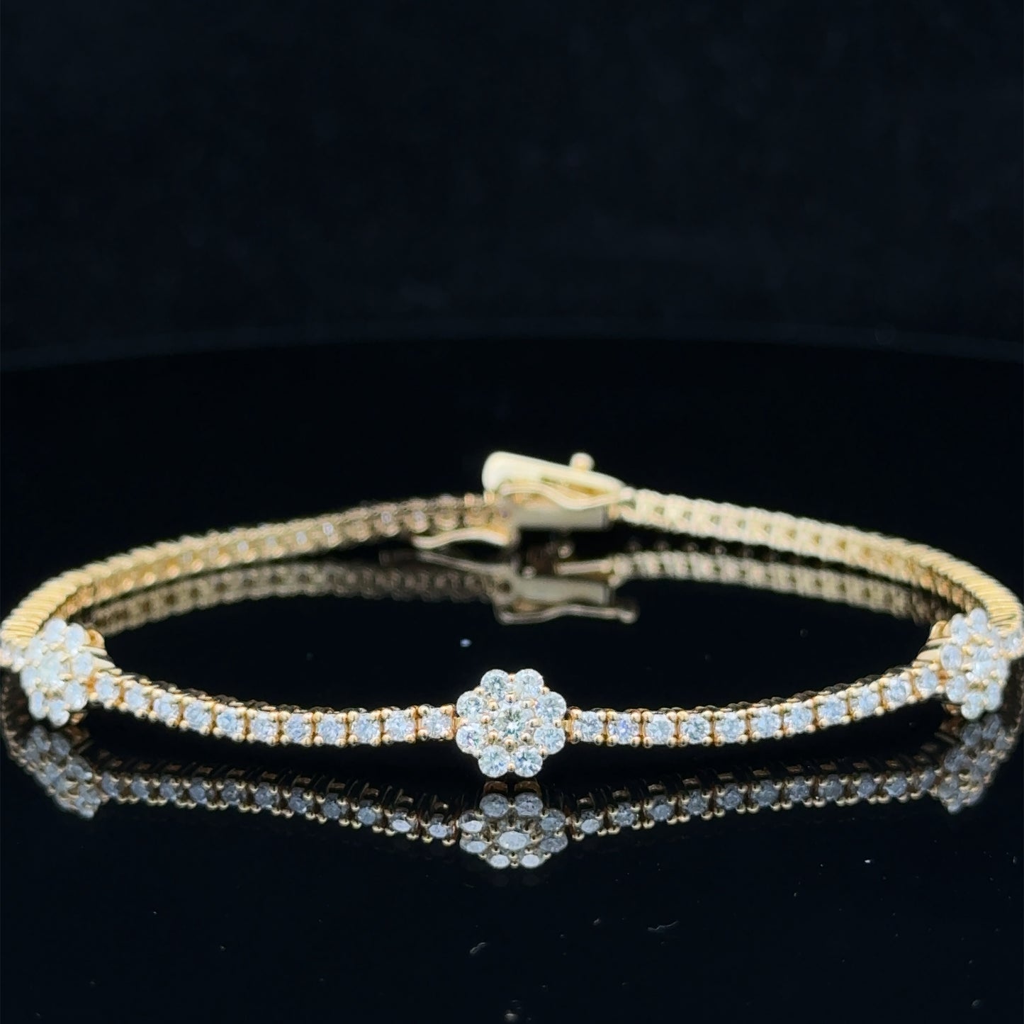 14k yellow gold Bracelet with Round Diamonds