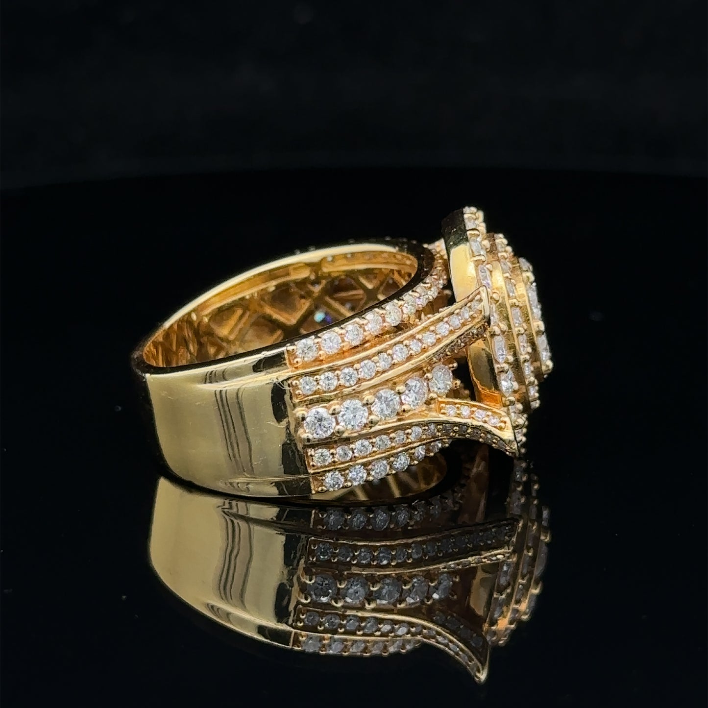 14k yellow gold and diamond Men`s Ring