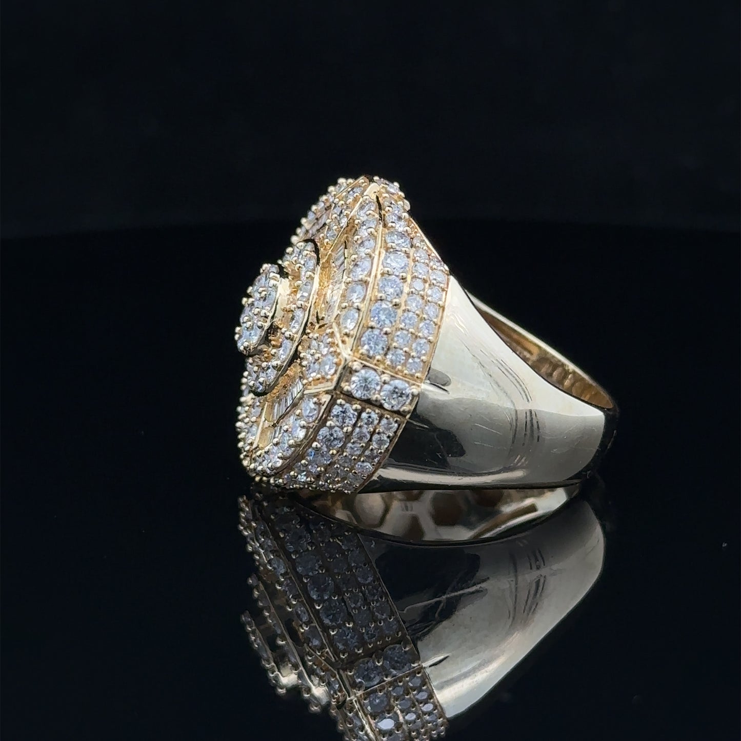 14k yellow gold and diamond Men`s Ring