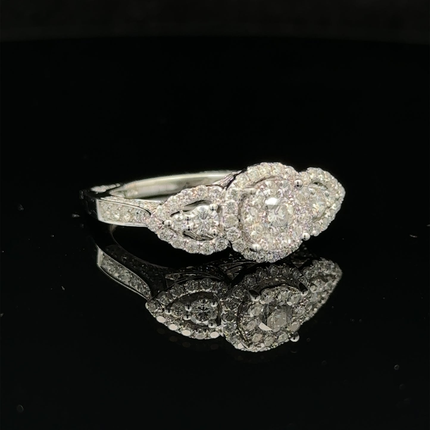 14k white gold and diamond Ring