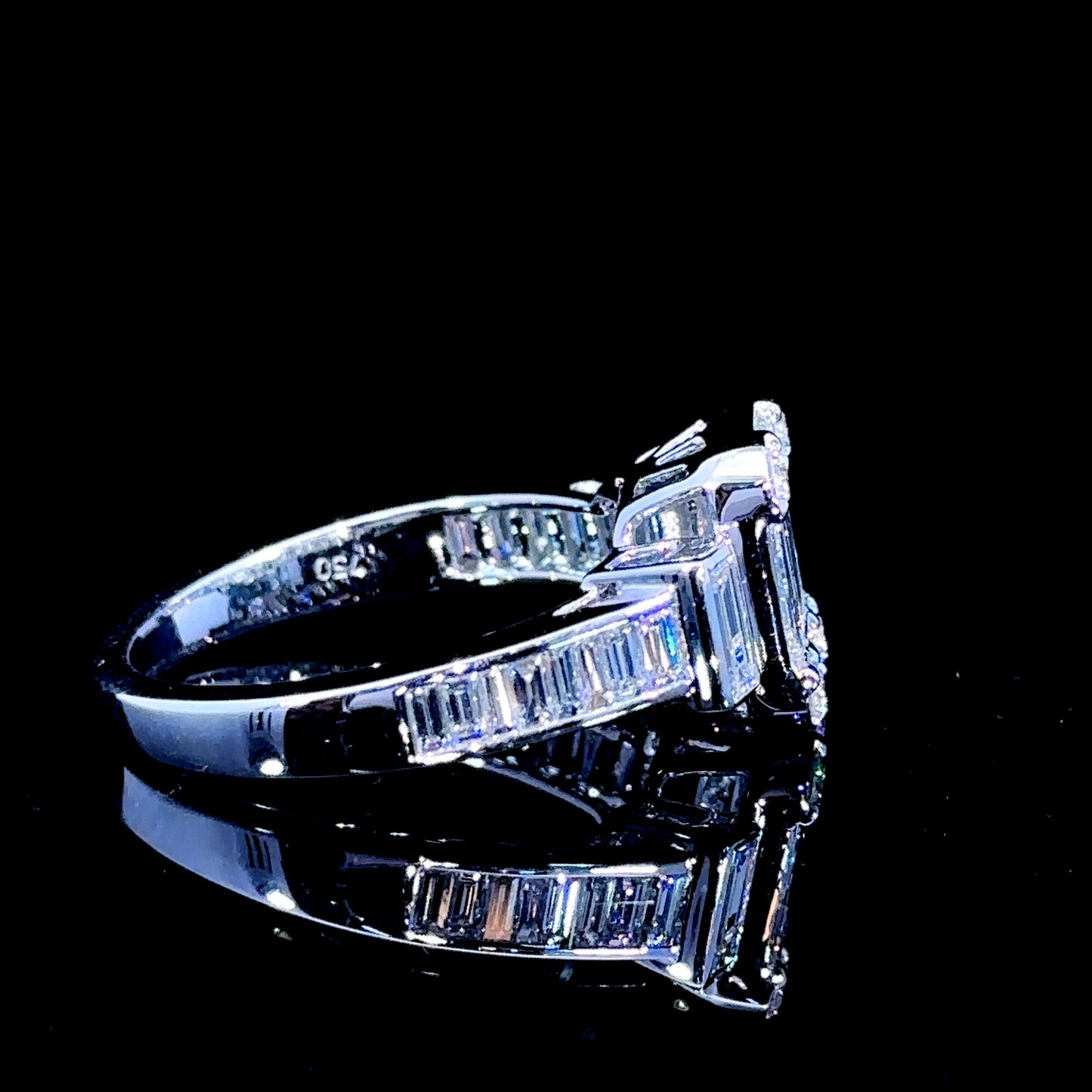 18k white gold and diamond  Ring