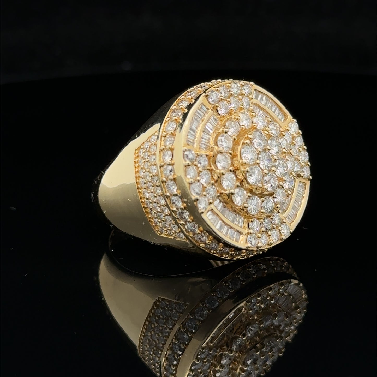 14k yellow gold and diamond Men`s Ring