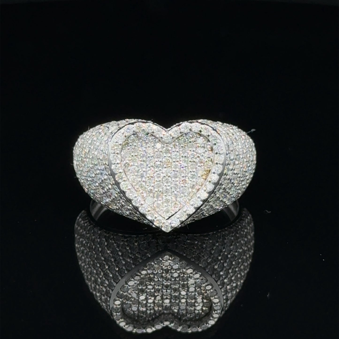 14k white gold Heart Ring with Round Diamonds