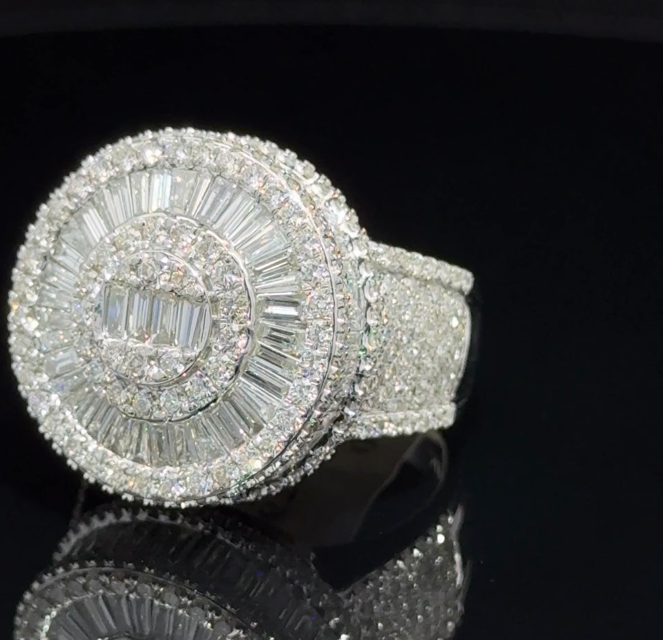 14k White Gold Men`s Ring with High clarity 7.20ct of Baguette and Round Jumbo Diamonds