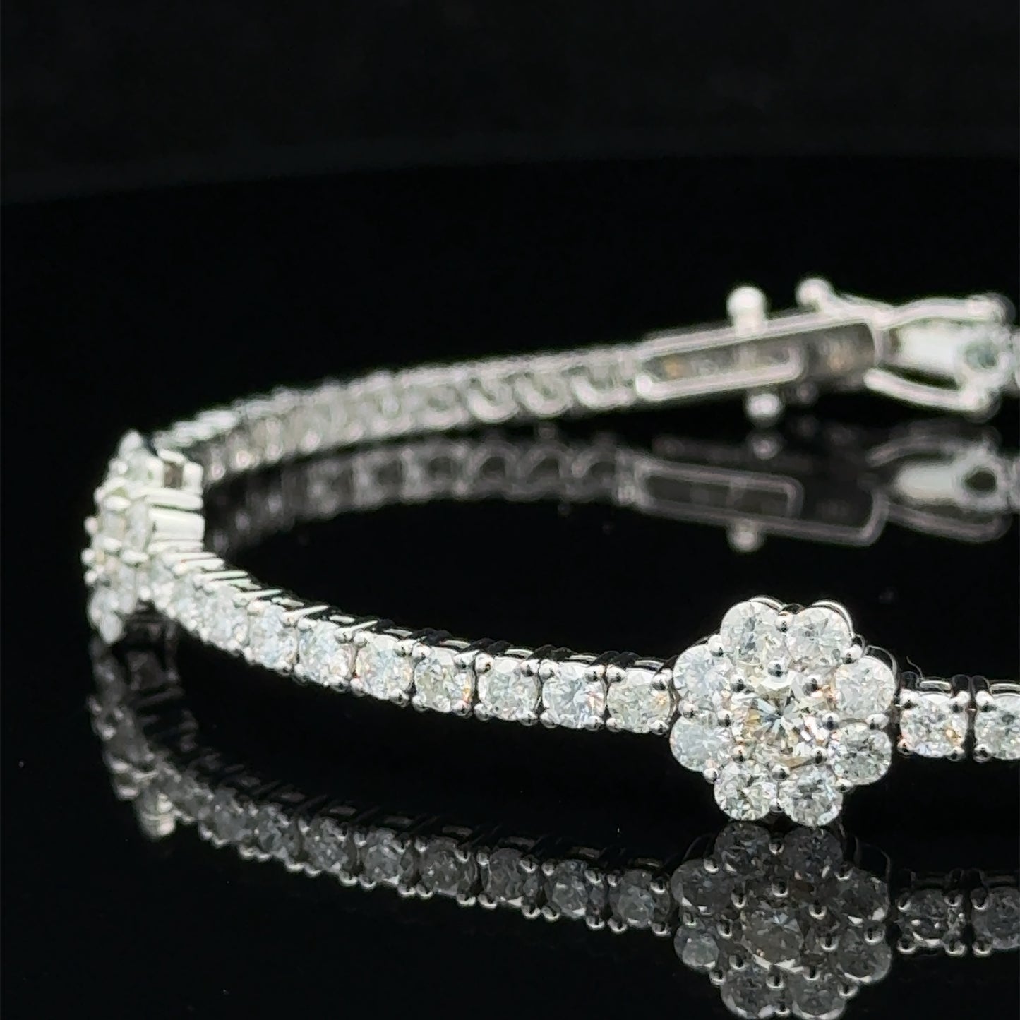 14k white gold Bracelet with Large Round Diamonds