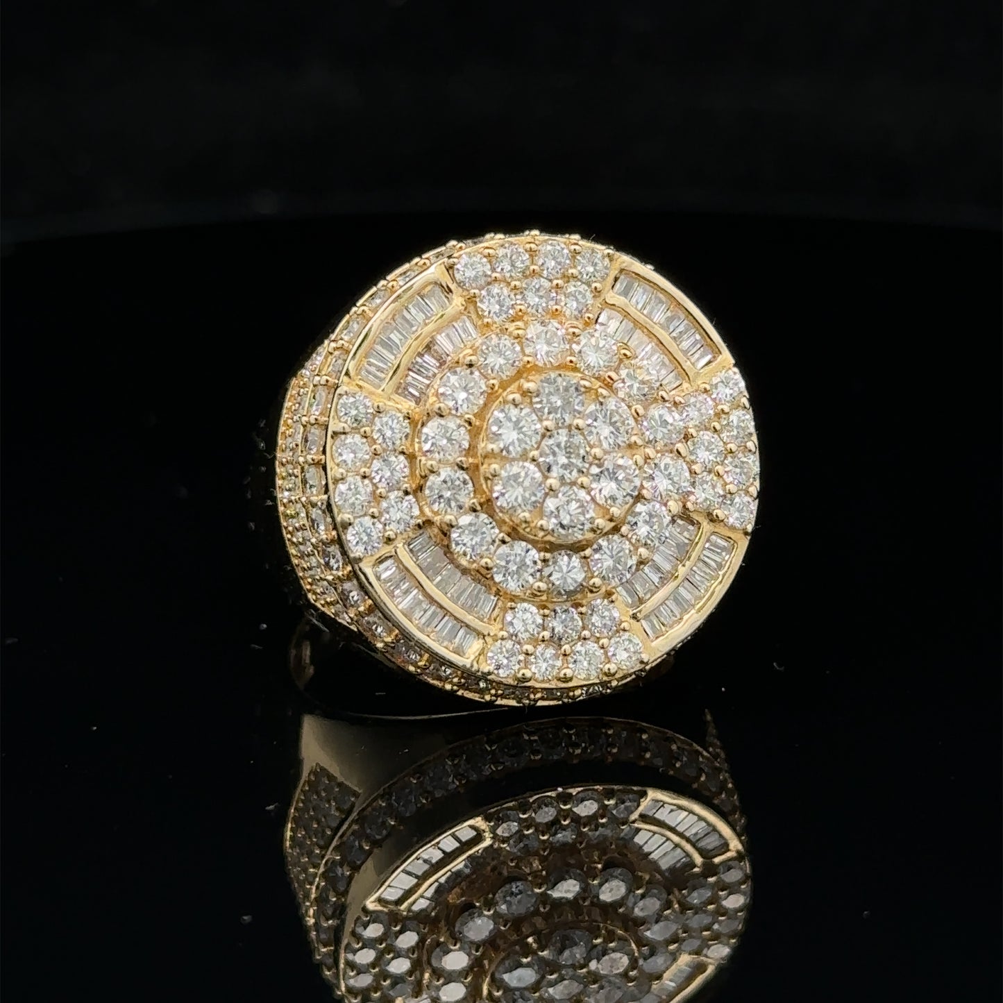 14k yellow gold and diamond Men`s Ring