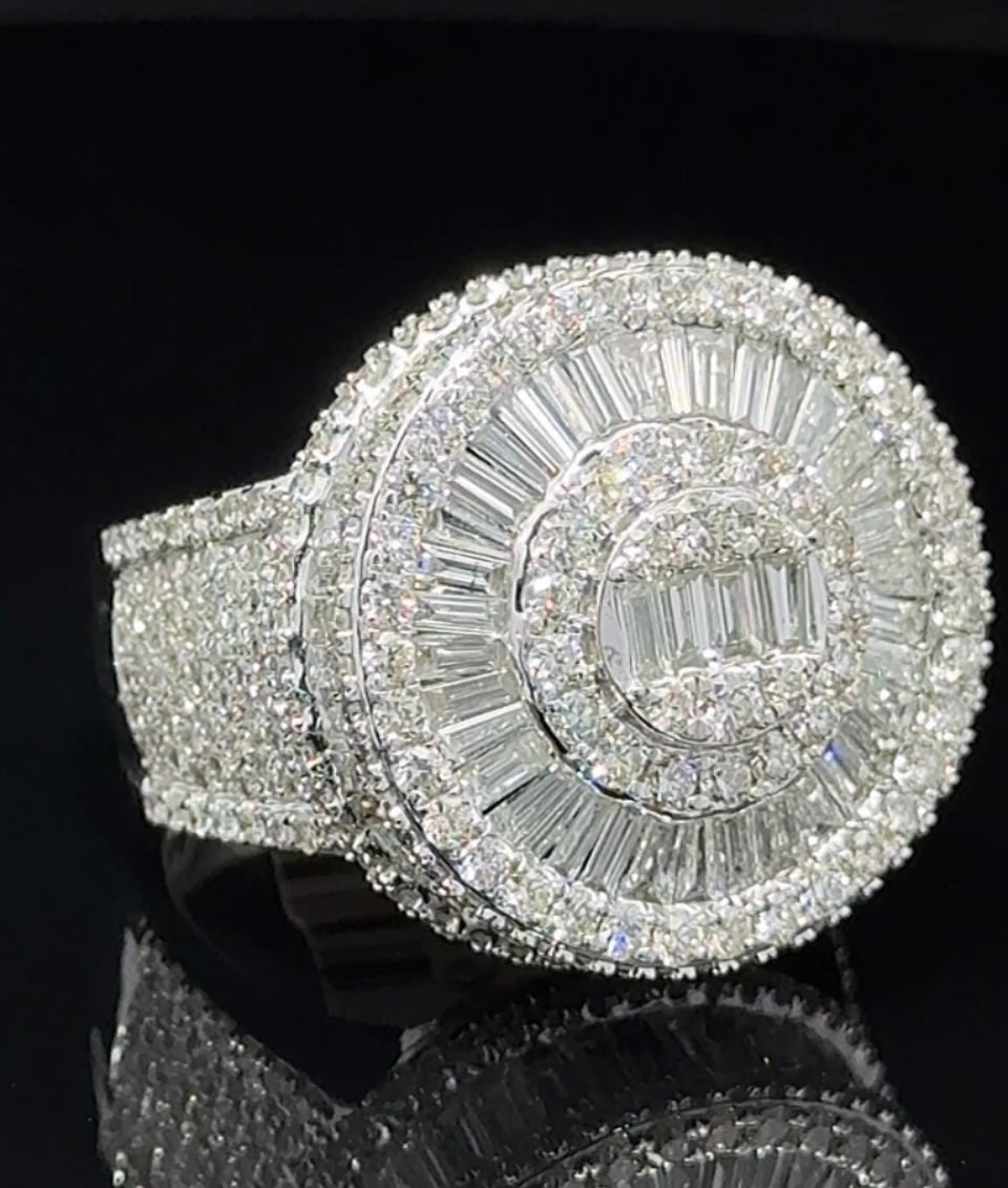 14k White Gold Men`s Ring with High clarity 7.20ct of Baguette and Round Jumbo Diamonds