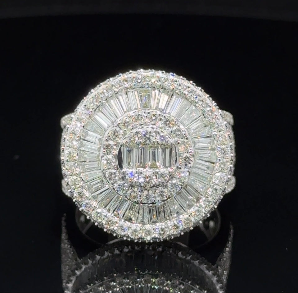 14k White Gold Men`s Ring with High clarity 7.20ct of Baguette and Round Jumbo Diamonds