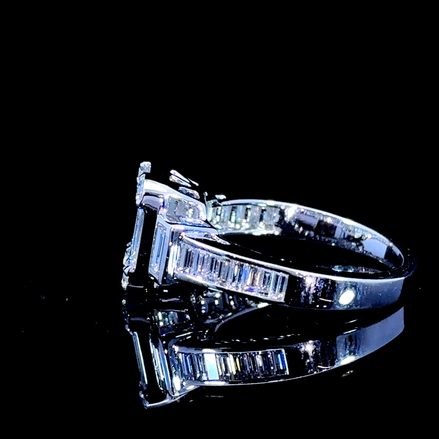 18k white gold and diamond  Ring