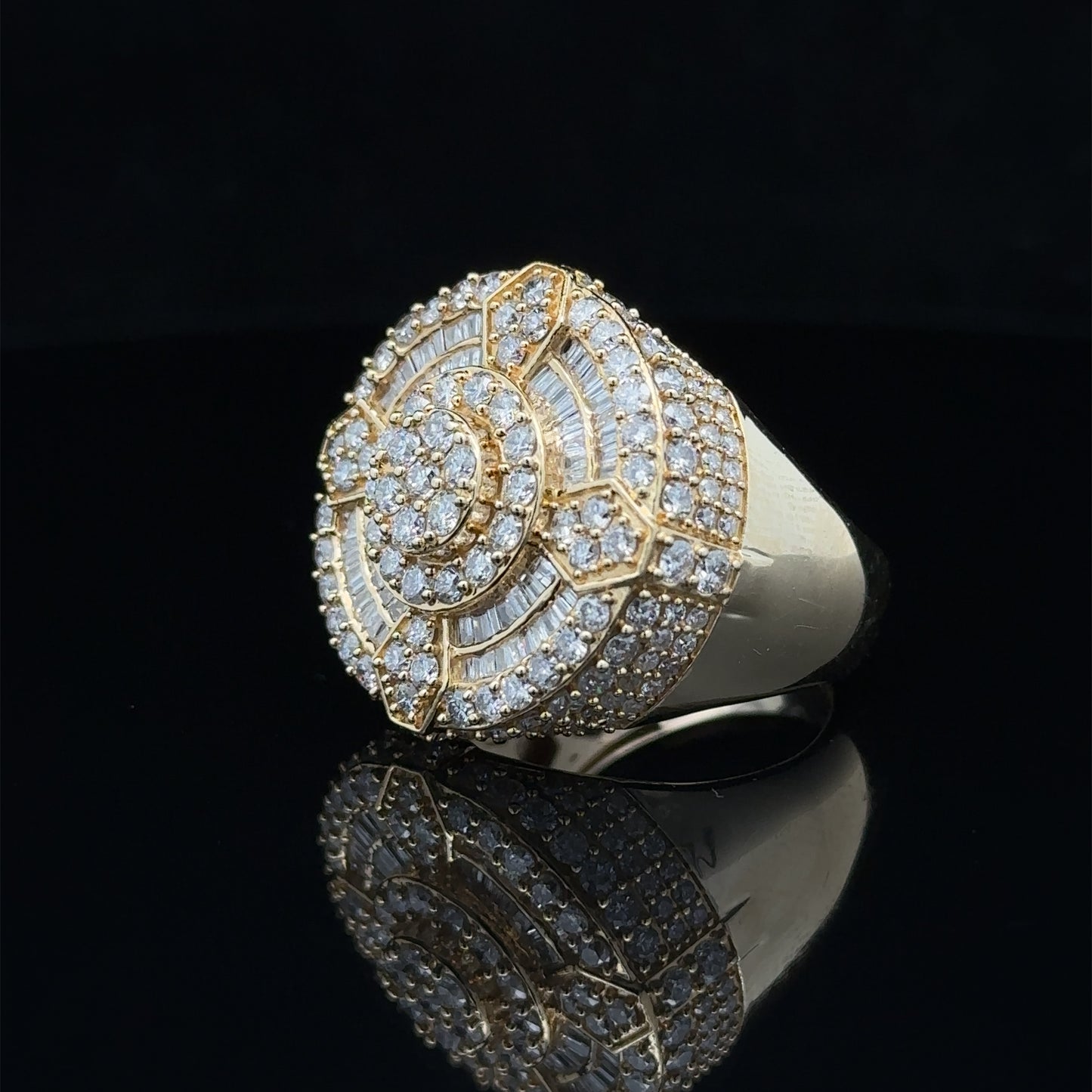 14k yellow gold and diamond Men`s Ring