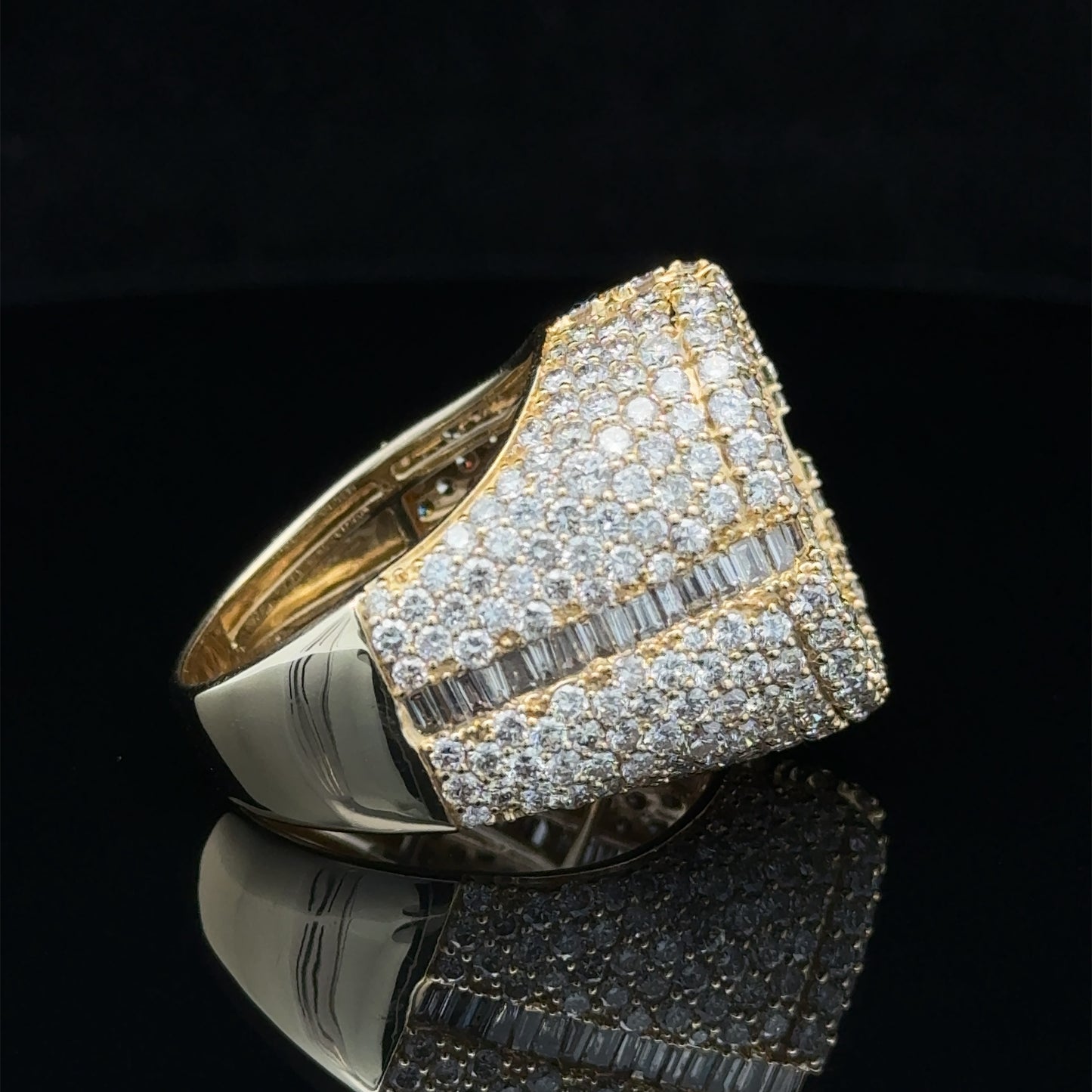 14k yellow gold and diamond Oval Shape Men`s Ring