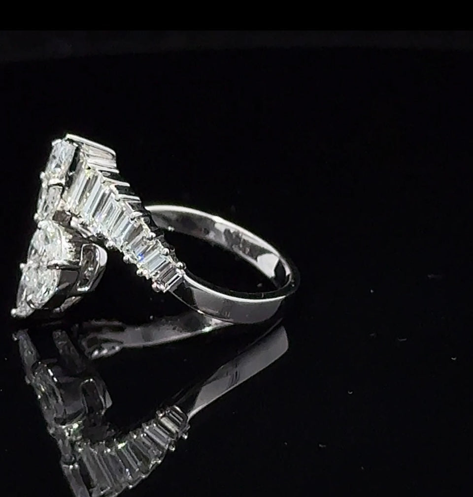 18k white gold and diamond Fancy Ring