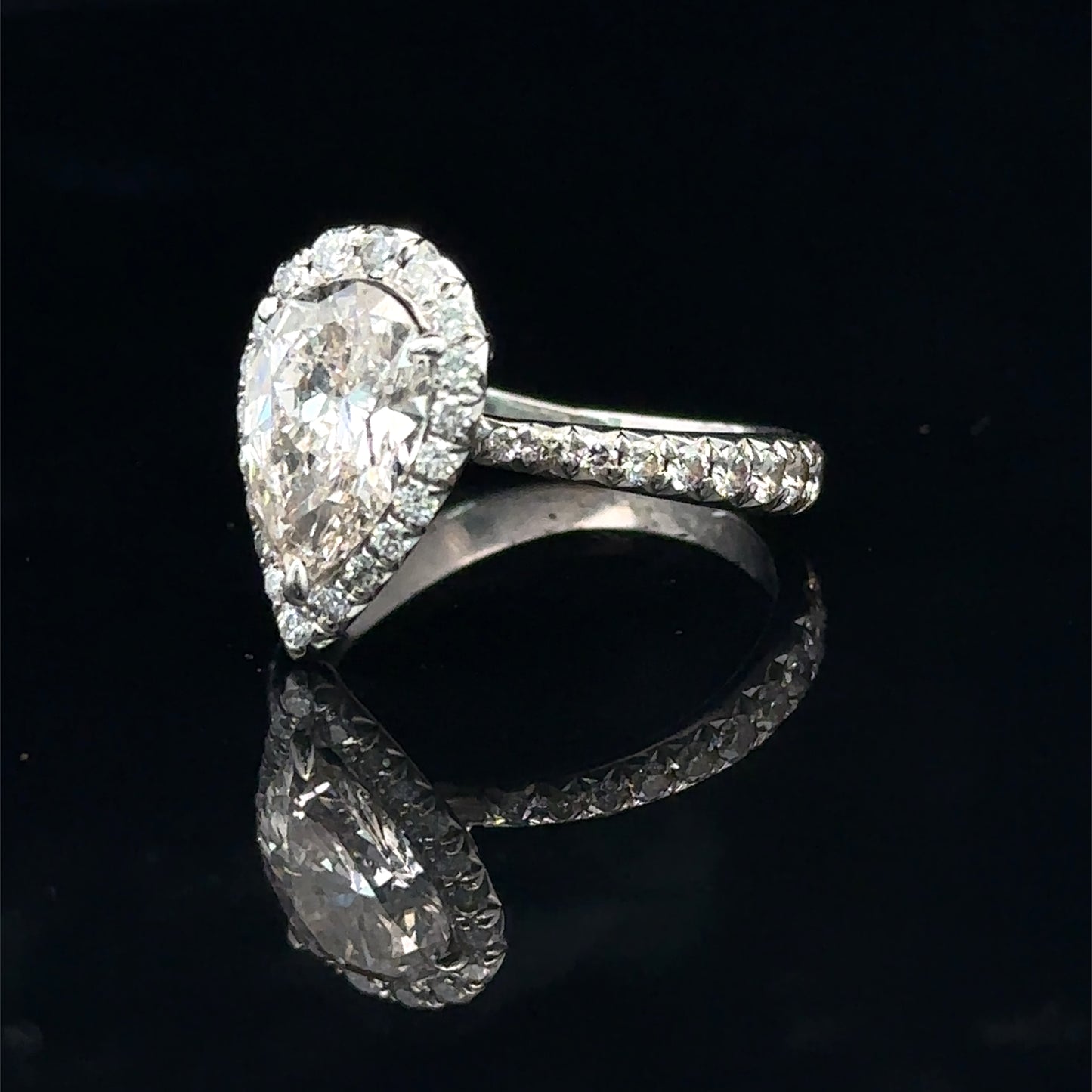 18k White Gold Pear Shaped Engagement Ring