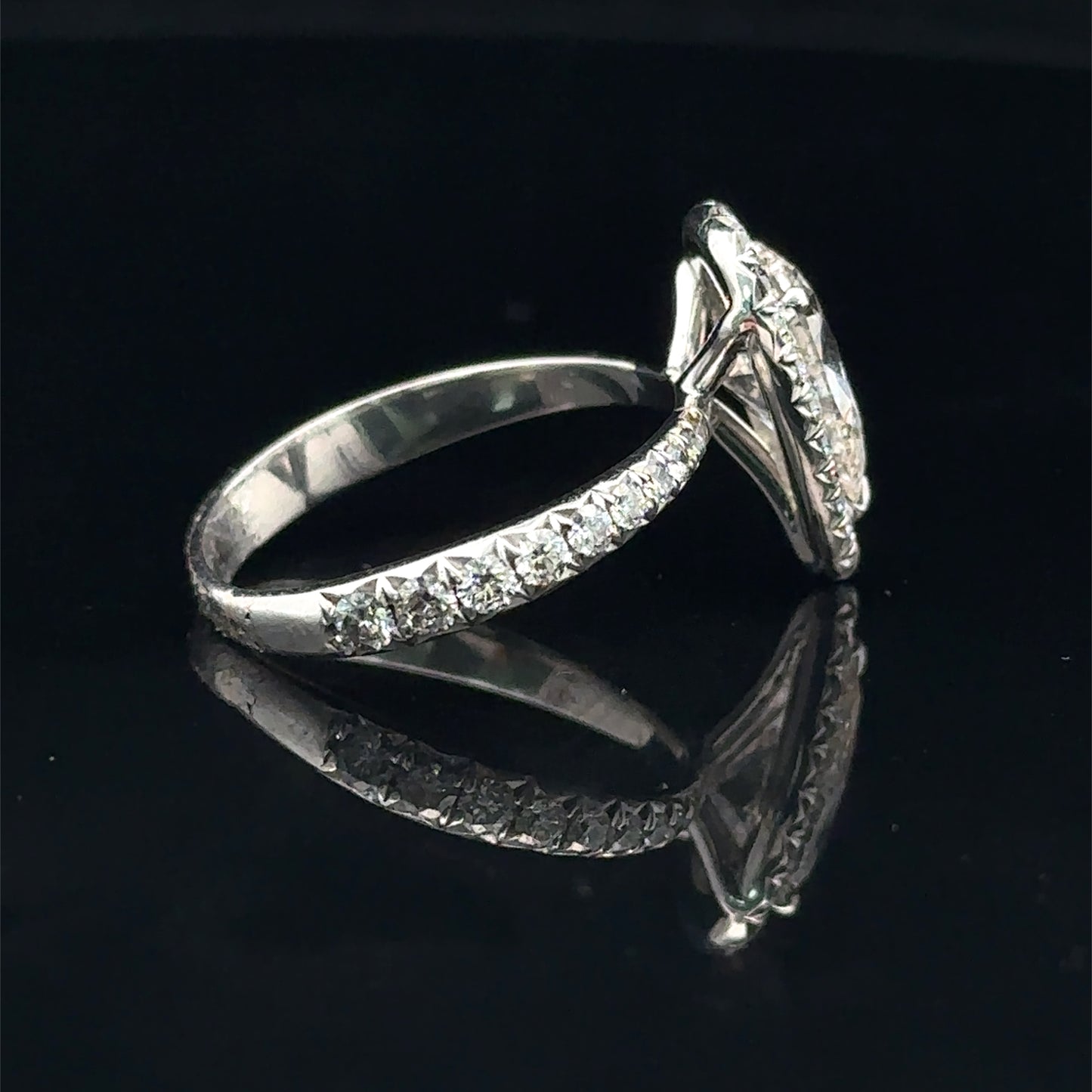 18k White Gold Pear Shaped Engagement Ring