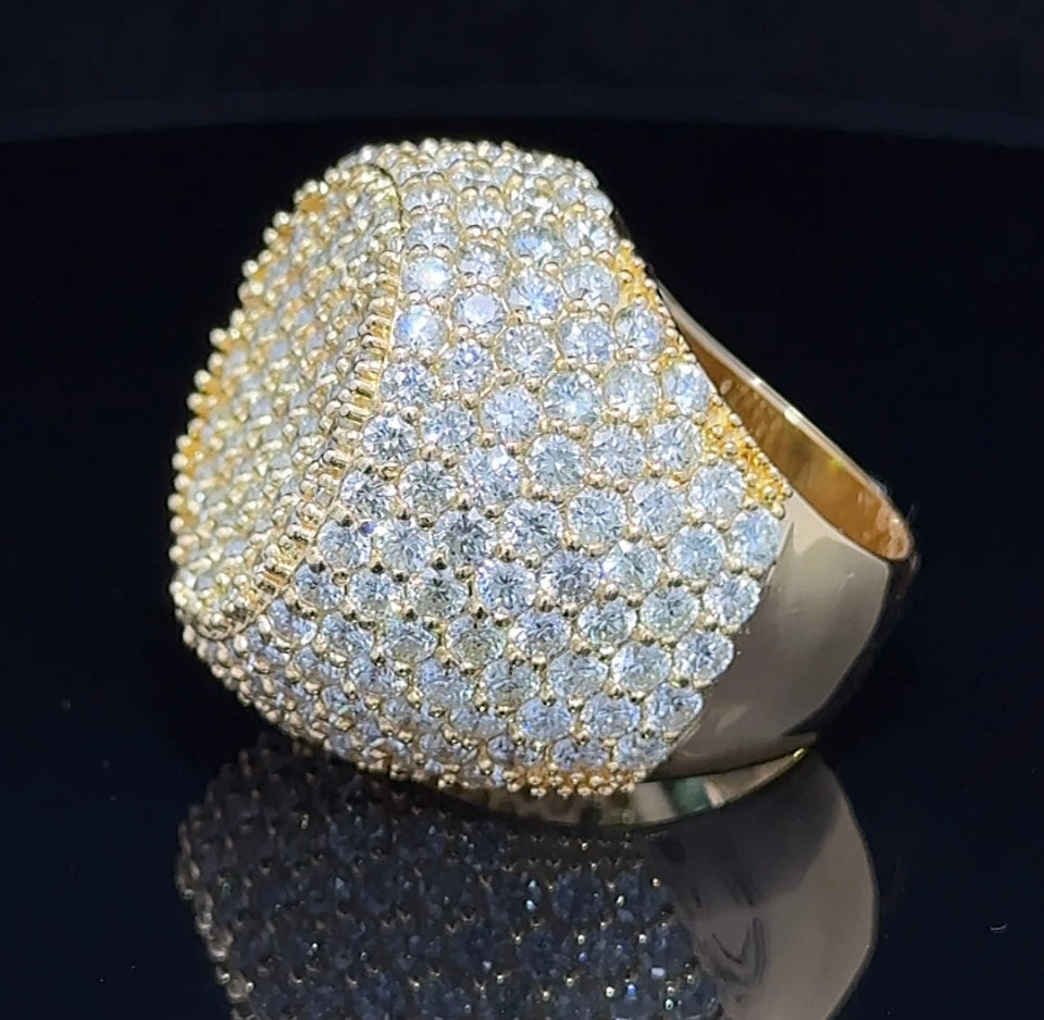 14k yellow gold Men`s Ring with Round Diamonds