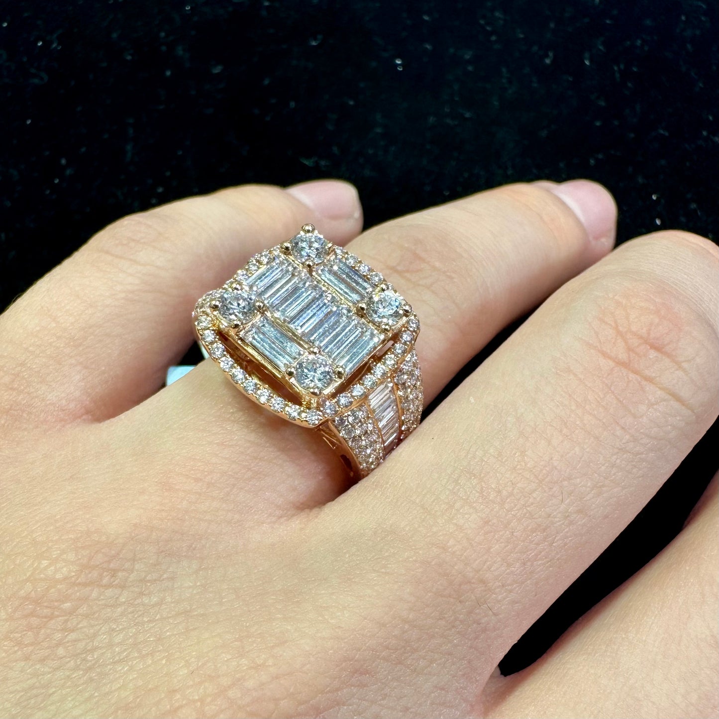 18k rose gold Ring with Baguette and Round Diamonds