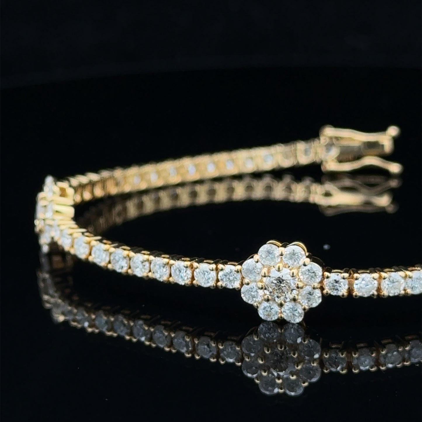 14k yellow gold Bracelet with Large Round Diamonds